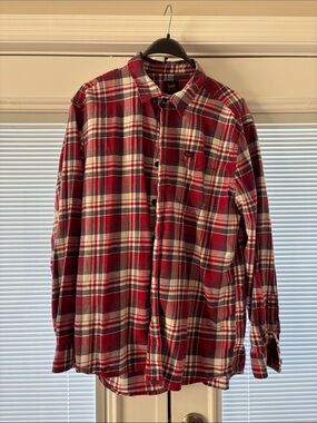 Lee Men’s Red and White Plaid Button-Down Shirt